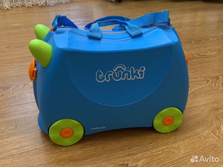 Детский чемодан на колесиках