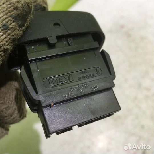 Кнопка центрального замка Рено Меган