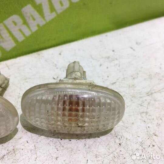 Повторитель на крыло белый Шевроле Авео Т200 03