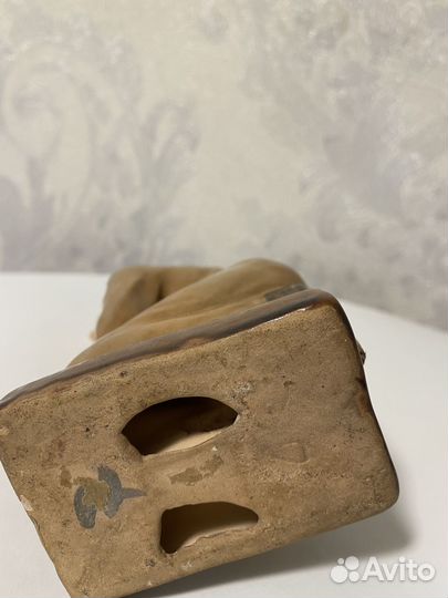 Фарфоровая статуэтка