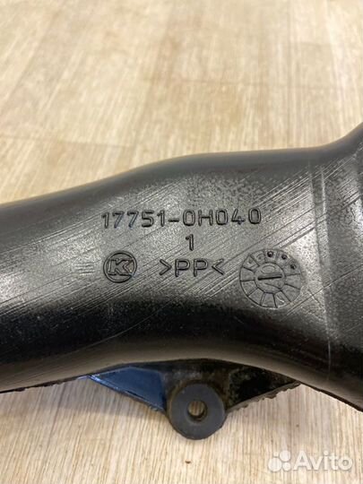 Воздухозаборник передний Toyota Avensis T25 1zzfe