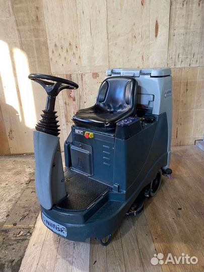 Аккумуляторная поломоечная машина Nilfisc br 755