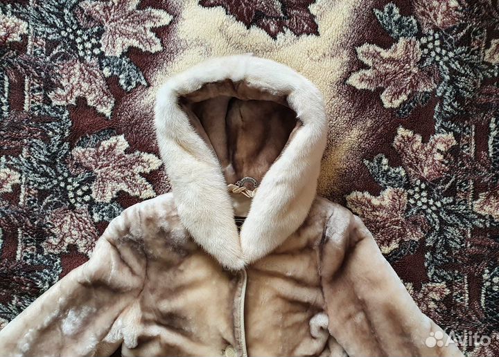 Шуба Мутон/капюшон норка 42-44 размер
