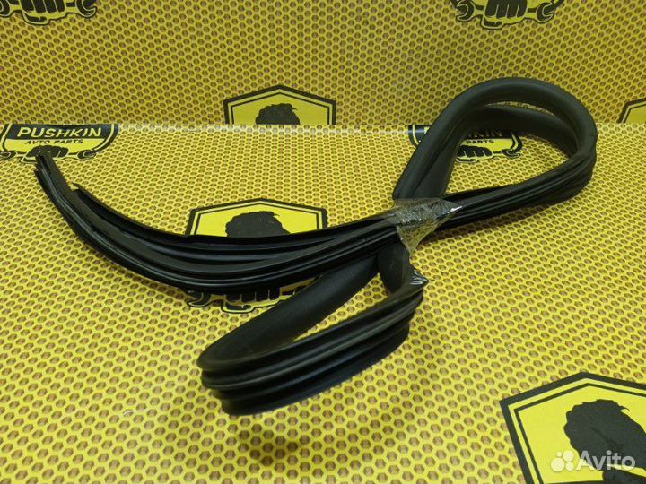 Уплотнитель двери на проем передний правый Renault