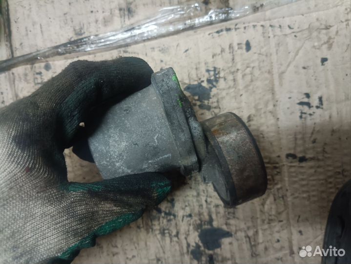 Натяжитель ремня генератора