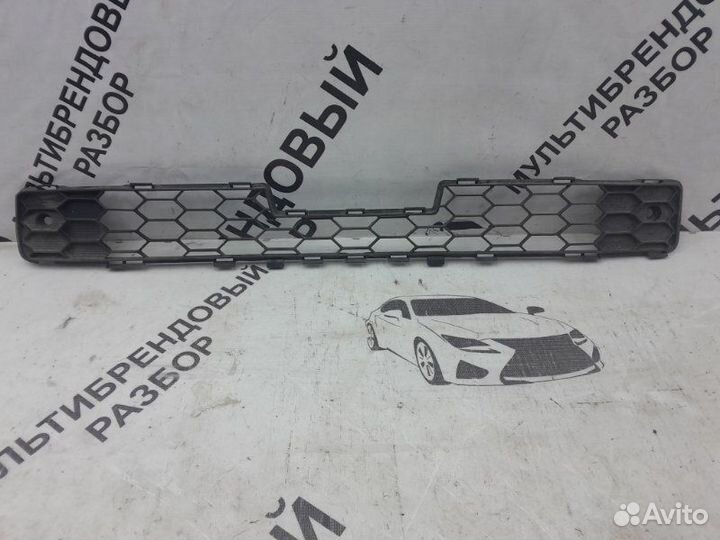 Решетка бампера Toyota Hilux 7