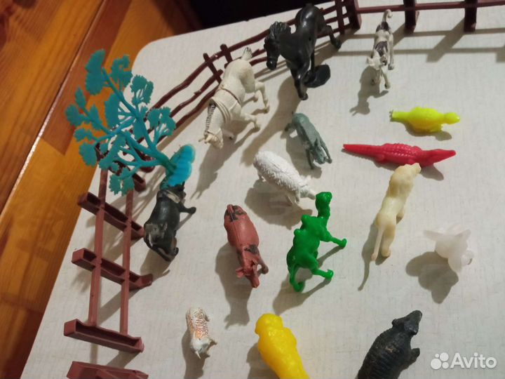 Игрушечные фигурки животные,ферма 90х годов