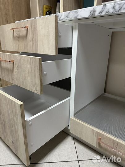 Кухонный гарнитур новый 2400мм