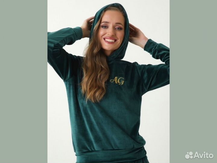 Велюровый спортивный костюм женский