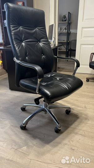 Офисное кресло