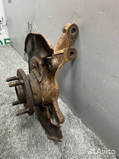 Кулак поворотный передний правый Toyota Yaris 2009