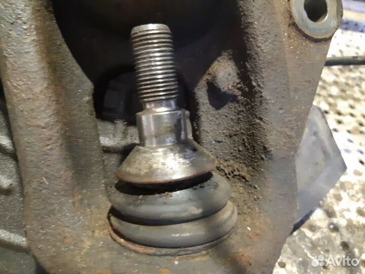 Кулак поворотный передний правый Mercedes-Benz M-к