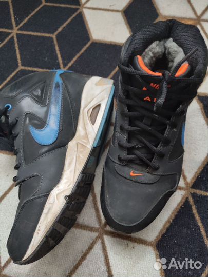 Утепленные кроссовки