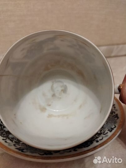 Фарфоровая чашка с блюдцем