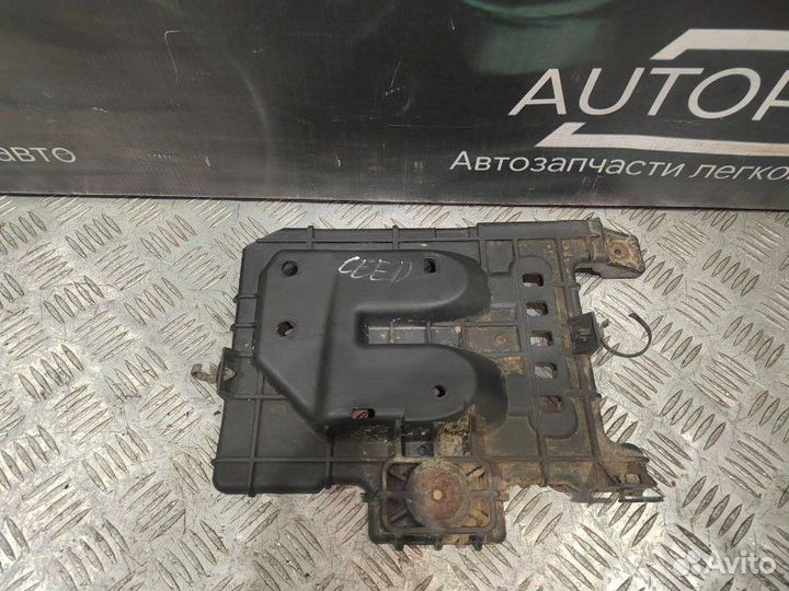 Площадка под акб Kia Ceed ED универсал G4GC 2011