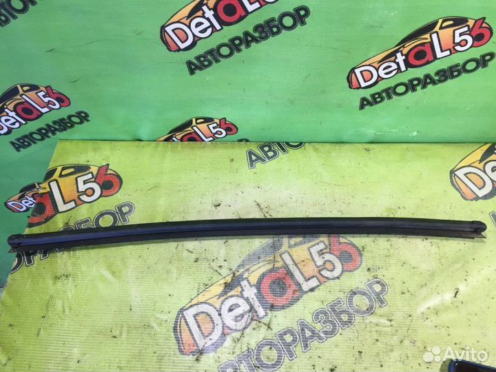 Уплотнитель стекла задний левый Kia Rio 3