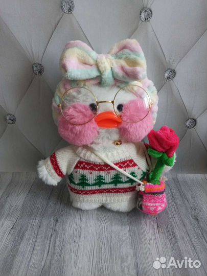 Игрушка мягкая уточка Lalafanfan в одежде и в очка