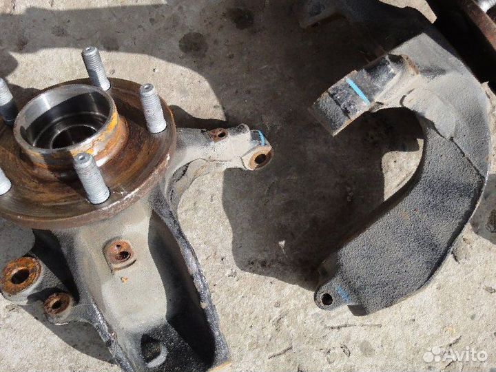 Кулак передний Форд Фокус 2 1,6-2,0 левый правый