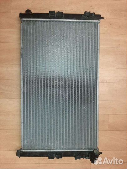 Радиатор охлаждения Peugeort 4007 2.2 дизель