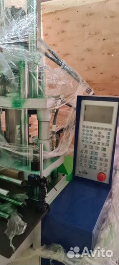 Вертикальный термопластавтомат (тпа) 20 тонн