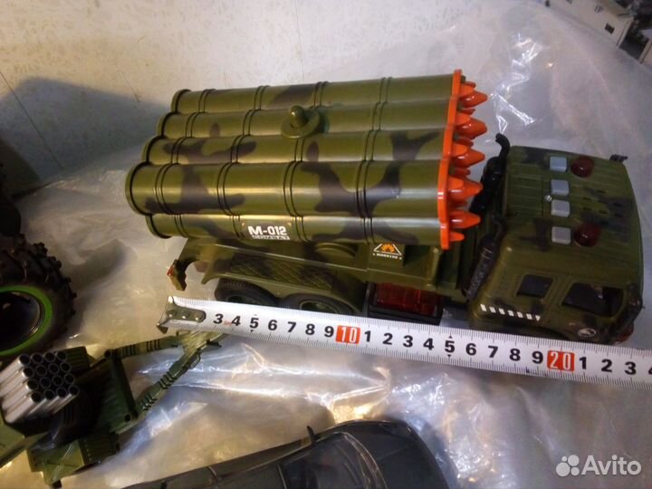 Игрушки пакетом машинки