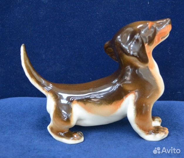 Фарфоровая статуэтка- такса. лфз