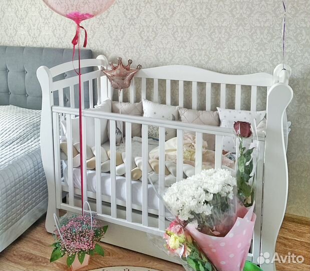 Детская кроватка с маятником