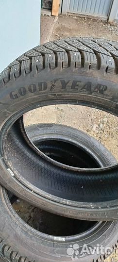 Goodyear UltraGrip Arctic 2 205/55 R17