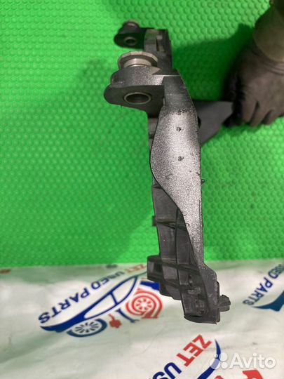 Кронштейн фары передний левый Volkswagen Touareg