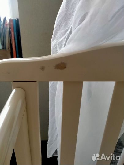 Детская кроватка с маятником