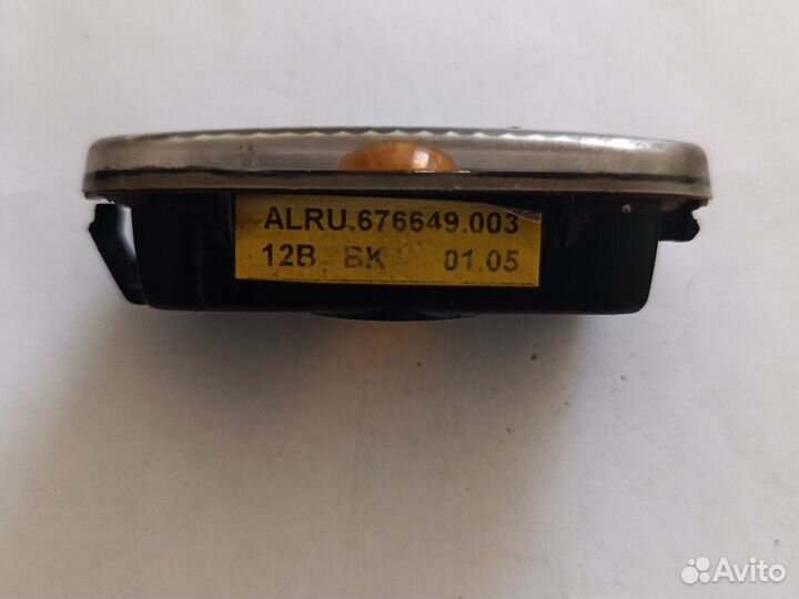 Повторитель на крыло белый VW Passat B4