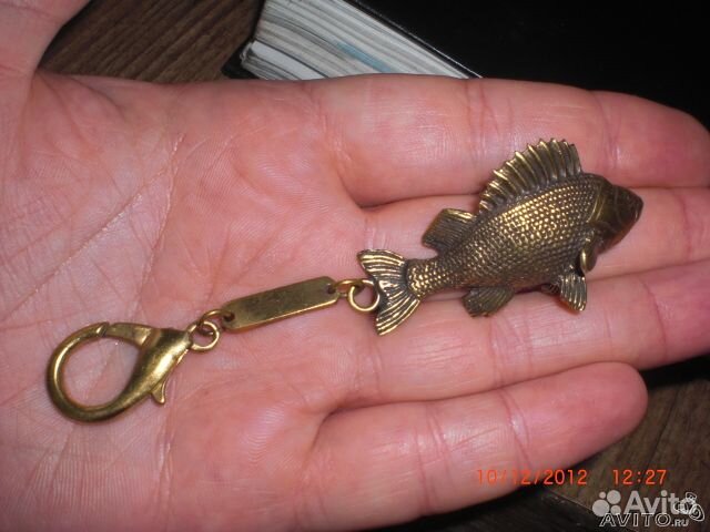 Брелок бронза рыба окунь с карабином