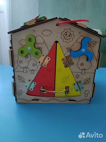 Бизиборд домик