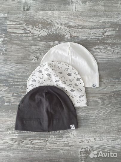 Набор летних шапок H&M 3 штуки (на 1-1,5 года)