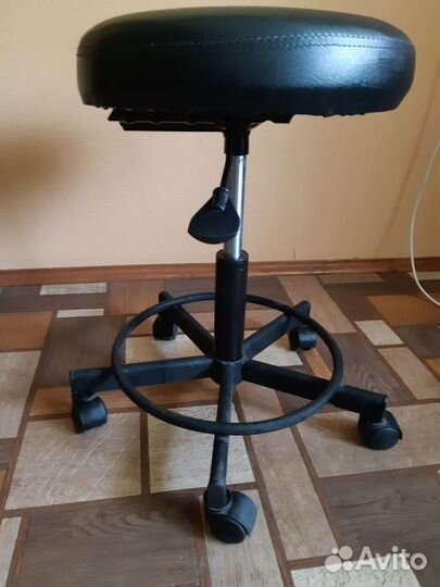 Стул мастера парикмахерский