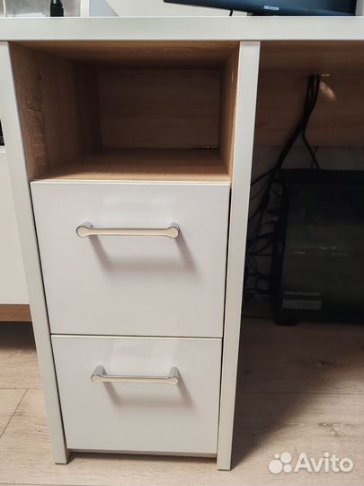 Письменный стол