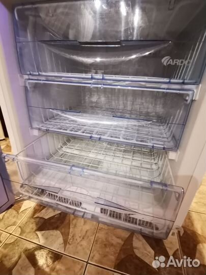 Встраиваемая морозильная камера