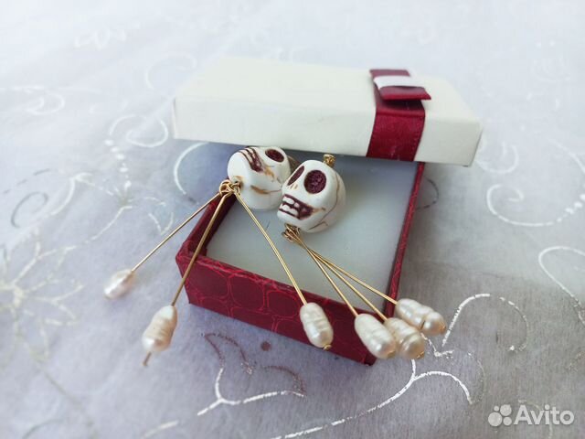 Оберег от сглаза. Серьги с черепом. Нефрит, жемчуг