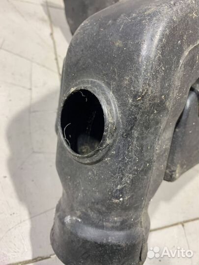 Воздухозаборник Hyundai Tiburon 1