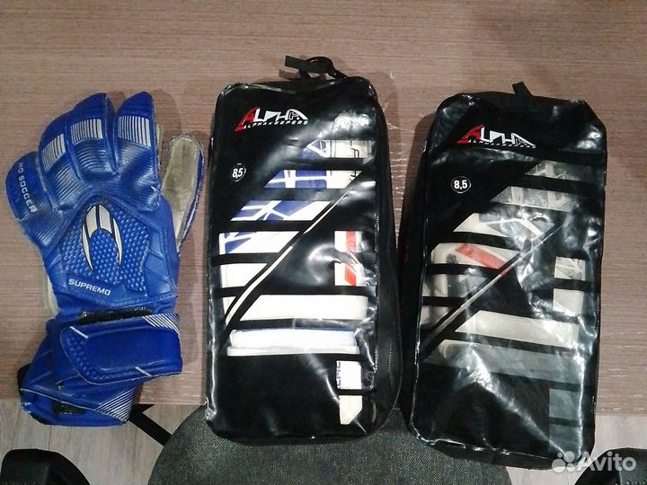 Вратарские перчатки alphakeepers и ho soccer