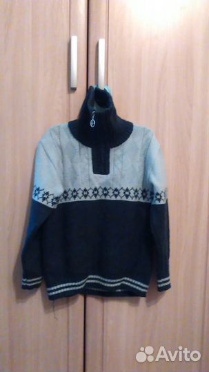 Свитер зимний на мальчика(размер 10)