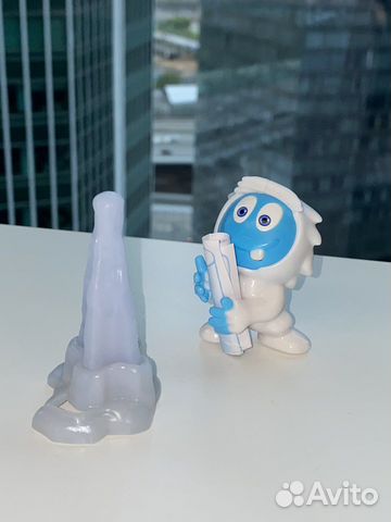 Игрушка из Киндер Макси Йети с картой