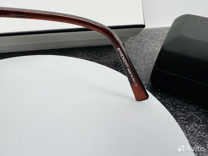 Солнцезащитные очки Givenchy