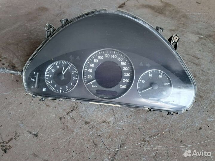 Панель приборов на Mercedes W211