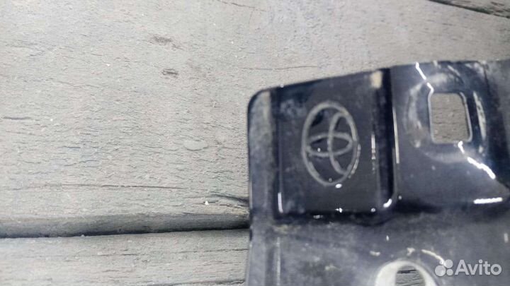 Переднее правое крыло Тойота RAV4