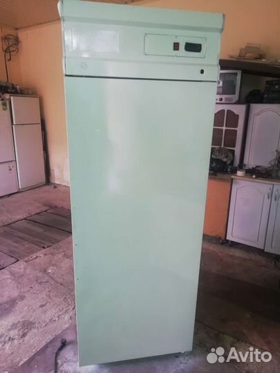 Холодильный шкаф