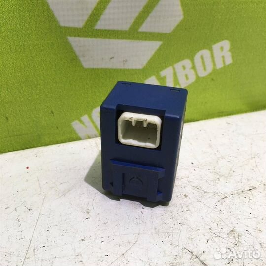 Реле стеклоочистителей Тойота Королла Е100