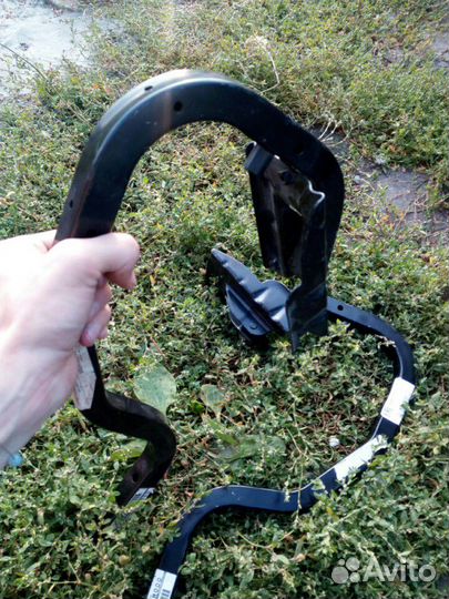 Петли багажника на Nissan Almera G15