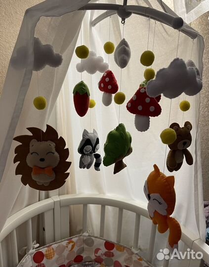 Музыкальный мобиль на кроватку из фетра