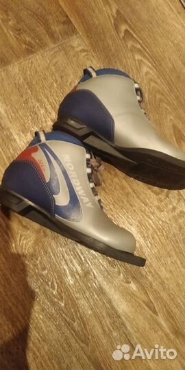 Лыжи 150см с палками и ботинками